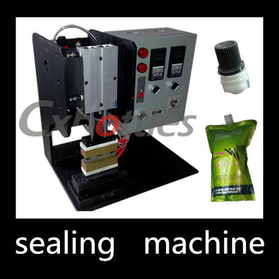 Tahan lama Stand Up Pouch Sealing Machine / Plastic Spout Sealing Machine 4.9 * 0.6mm Inner Size