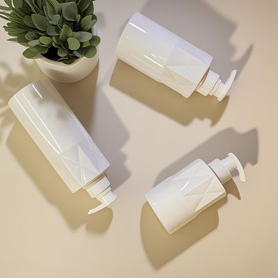 Botol kosmetik PET berbentuk kaca dengan pompa pencet dan logo khusus 5000 pcs MOQ 15-35 hari Pengiriman