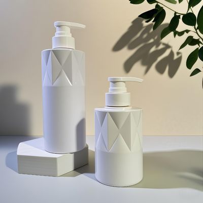 Botol kosmetik PET berbentuk kaca dengan pompa pencet dan logo khusus 5000 pcs MOQ 15-35 hari Pengiriman