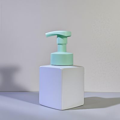 Botol pompa lotion kosmetik persegi dengan bahan PET dan pompa pers untuk kemasan perawatan kulit