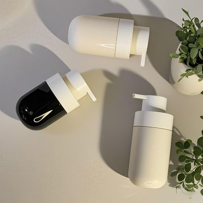 Botol kosmetik PET berbentuk bulat dengan pompa pencetakan dan cetak layar sutra warna khusus untuk kemasan kecantikan