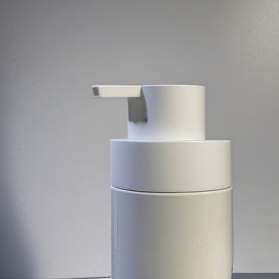 Botol kosmetik PET berbentuk bulat dengan pompa pencetakan dan cetak layar sutra warna khusus untuk kemasan kecantikan