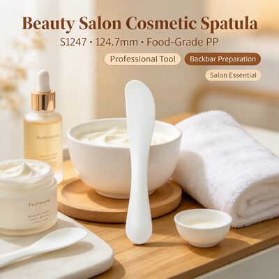 S1247 Food Grade PP Cosmetic Mixing Spatula For Beauty Salon. Ideal untuk mencampur bubuk masker & pasta krim kecantikan. Sempurna untuk salon kecantikan, studio spa dan perawatan kulit DIY rumah. Grosir tersedia.